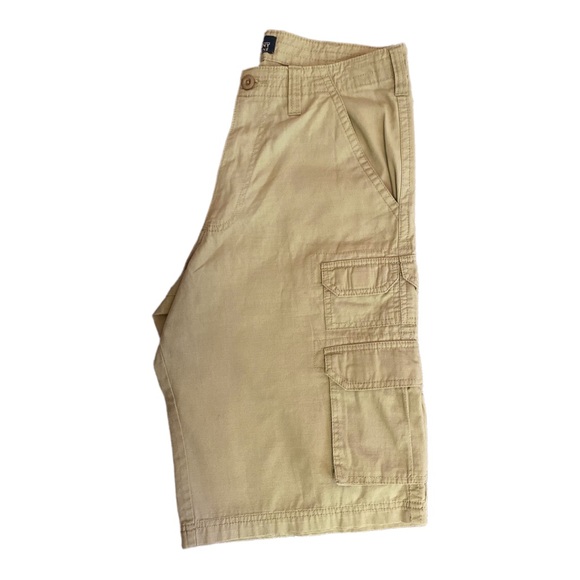 Man’s Khaki’s Cargo Shorts - Picture 2 of 6